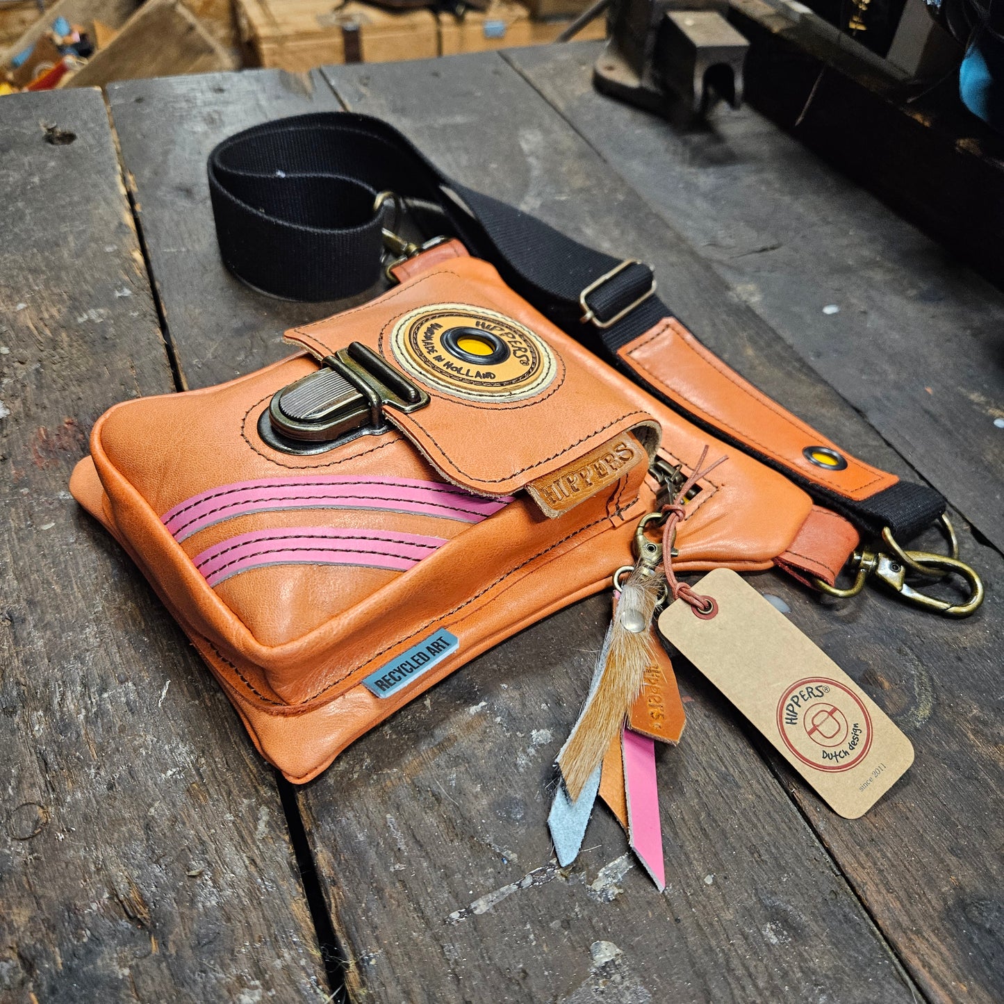 Luxe Hippers zalm/oranje sport + tassenhanger