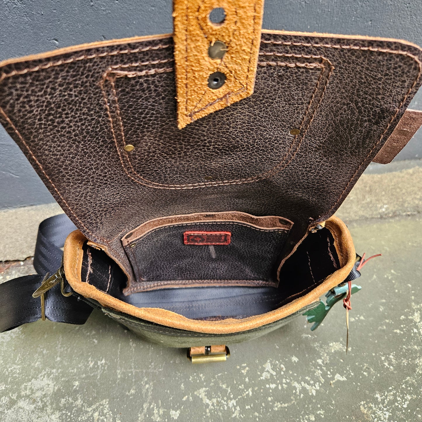 Gordeltas mini bruin groen
