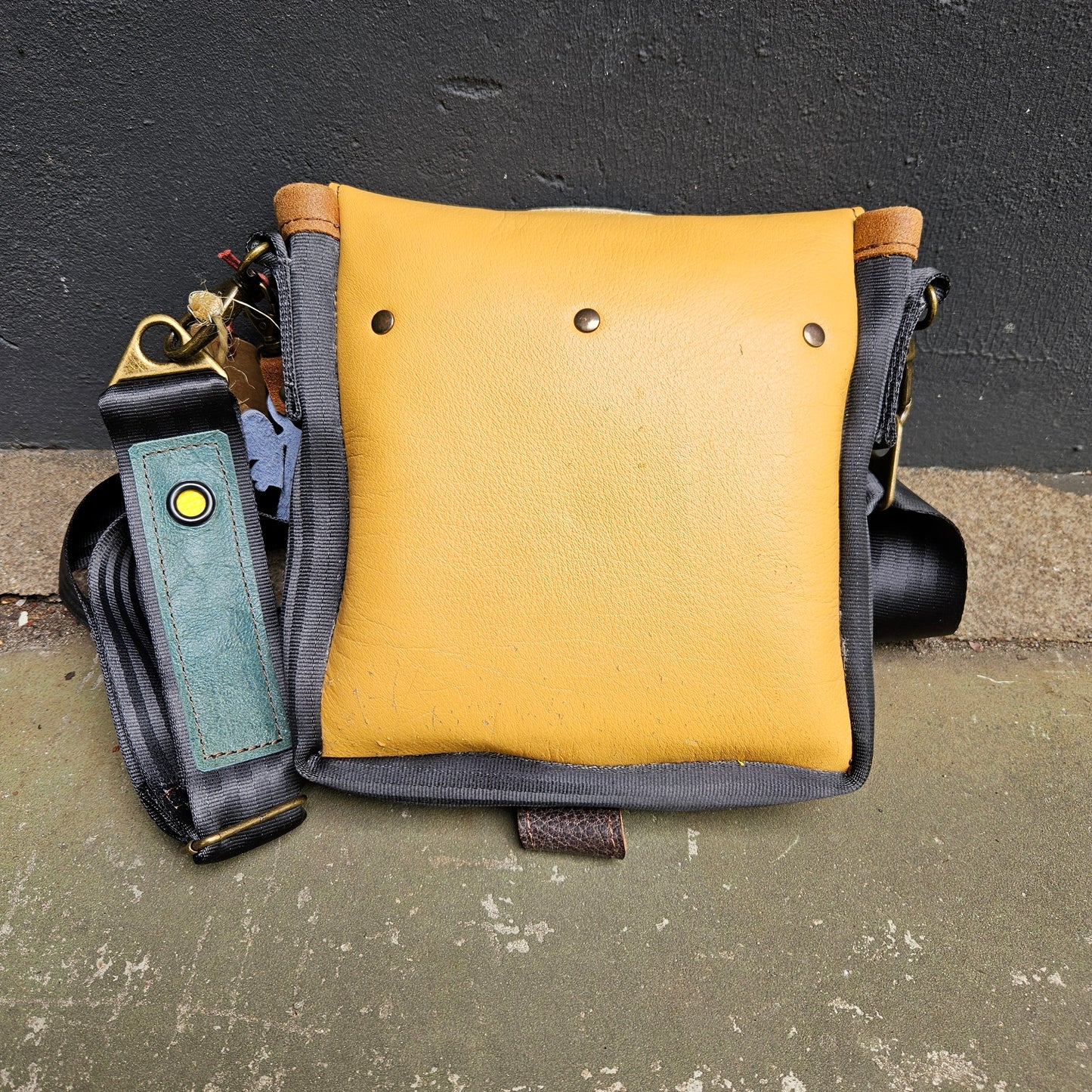 Gordeltas mini oker petrol bruin
