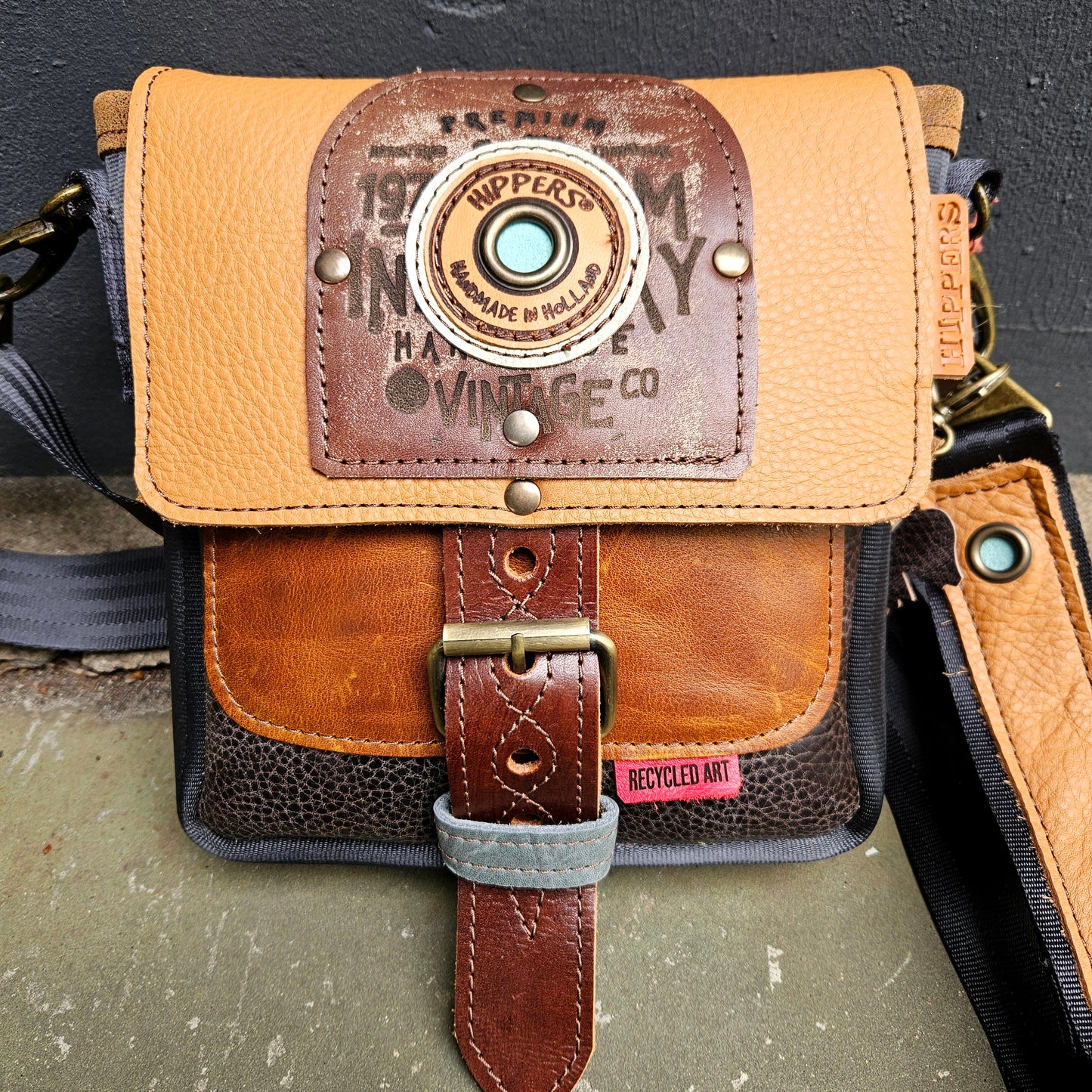 Gordeltas mini bruin