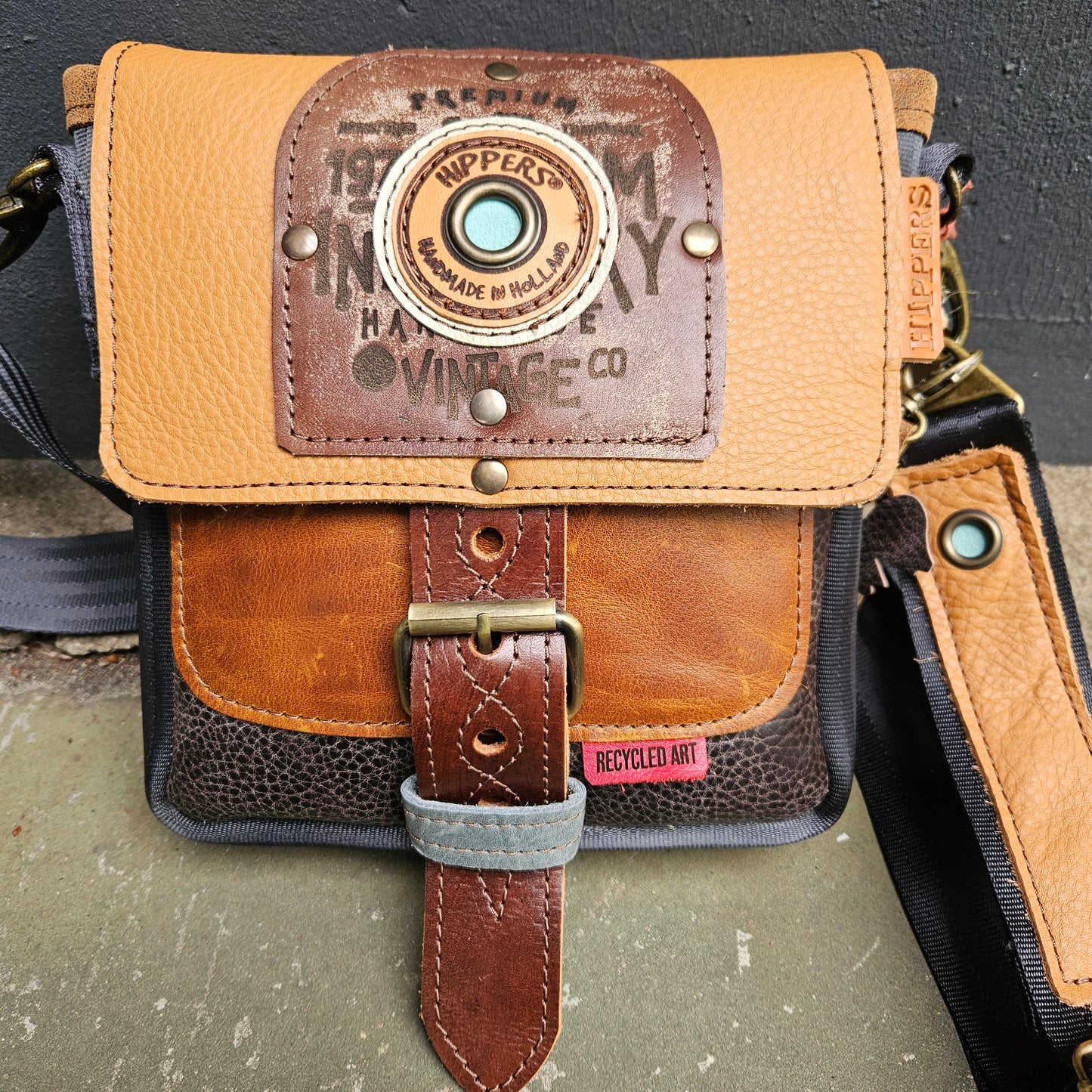 Gordeltas mini bruin