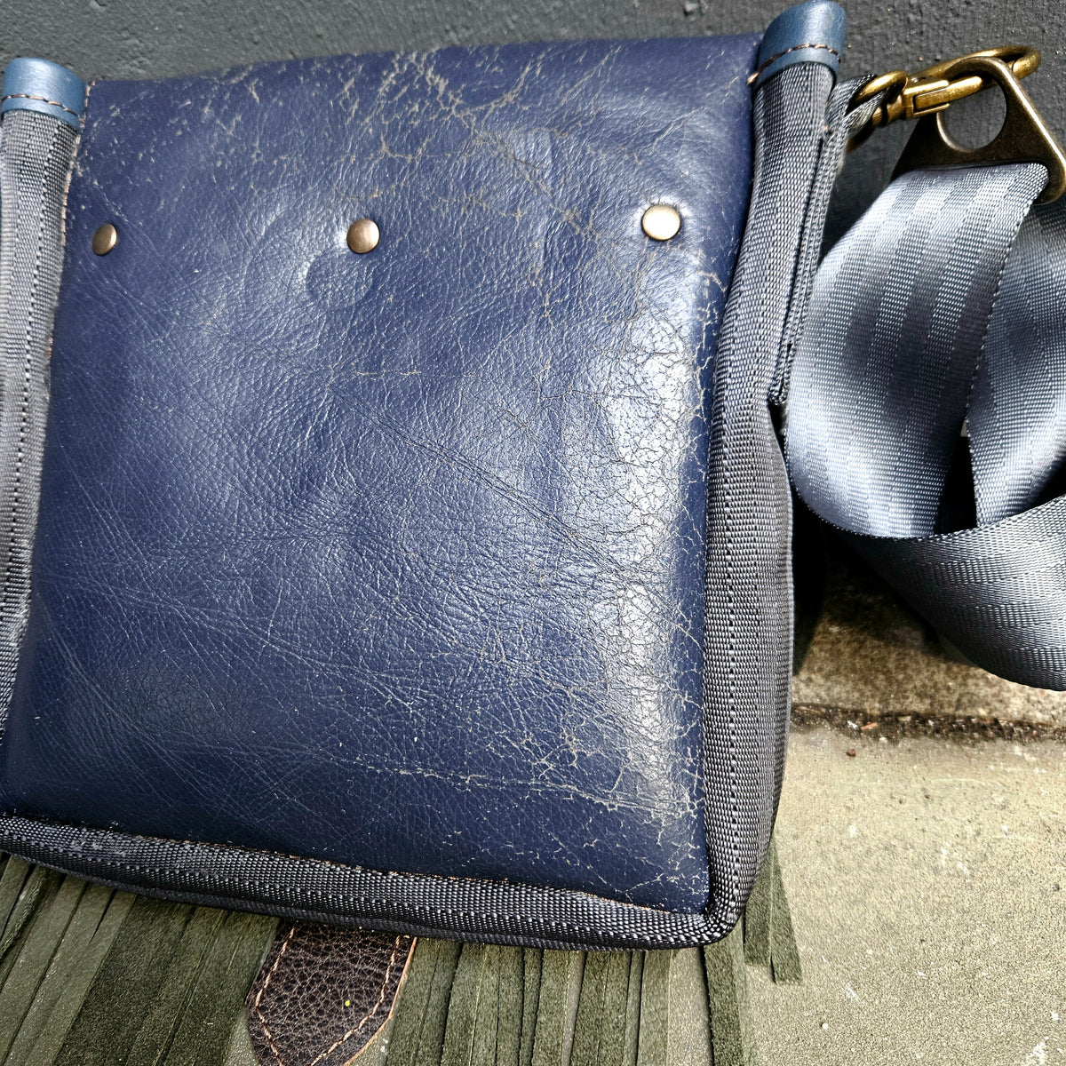 Gordeltas mini blauw groen franje