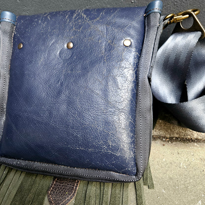 Gordeltas mini blauw groen franje