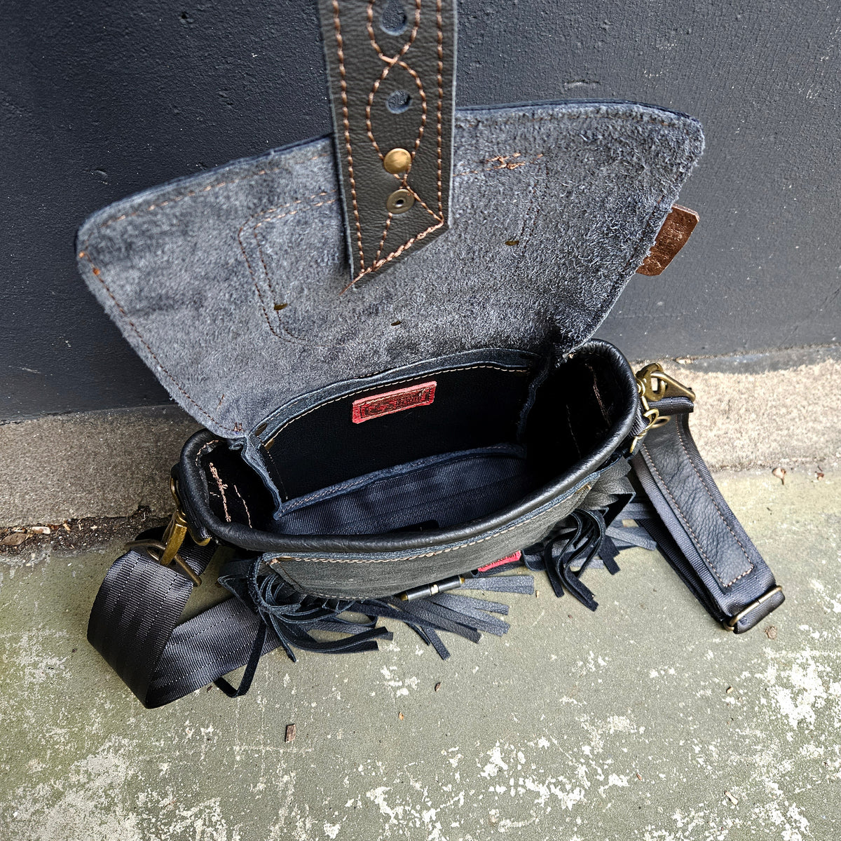 Gordeltas mini zwart franje