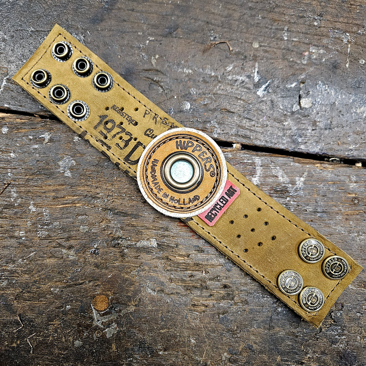 Hippers Armband bruin 1973