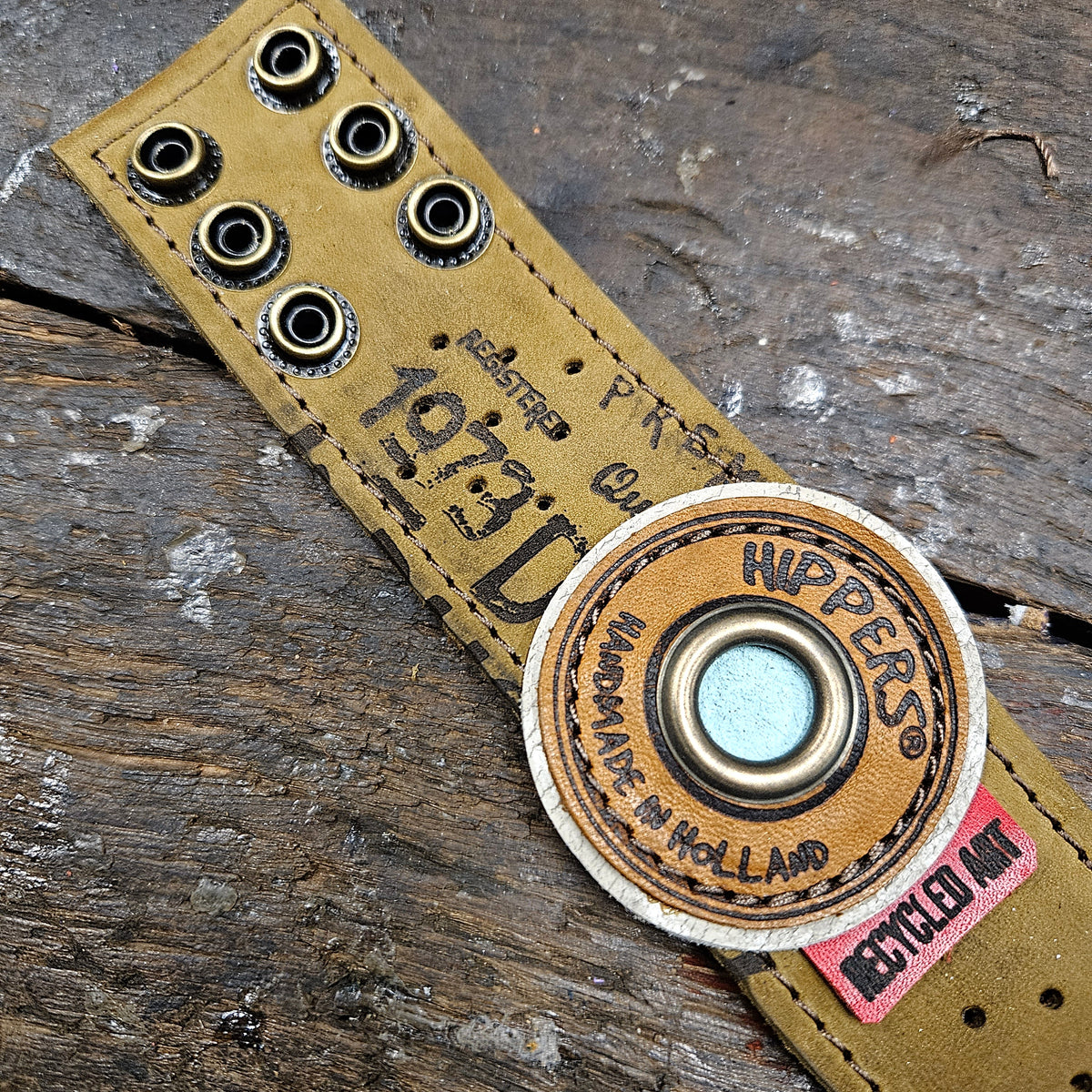 Hippers Armband bruin 1973