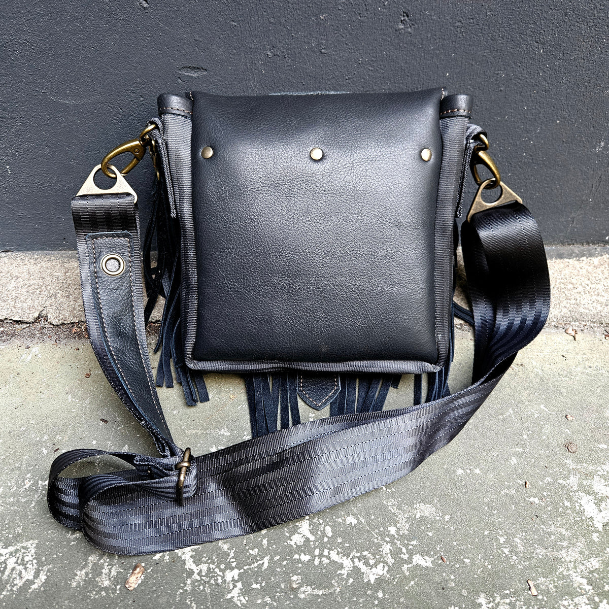 Gordeltas mini zwart franje