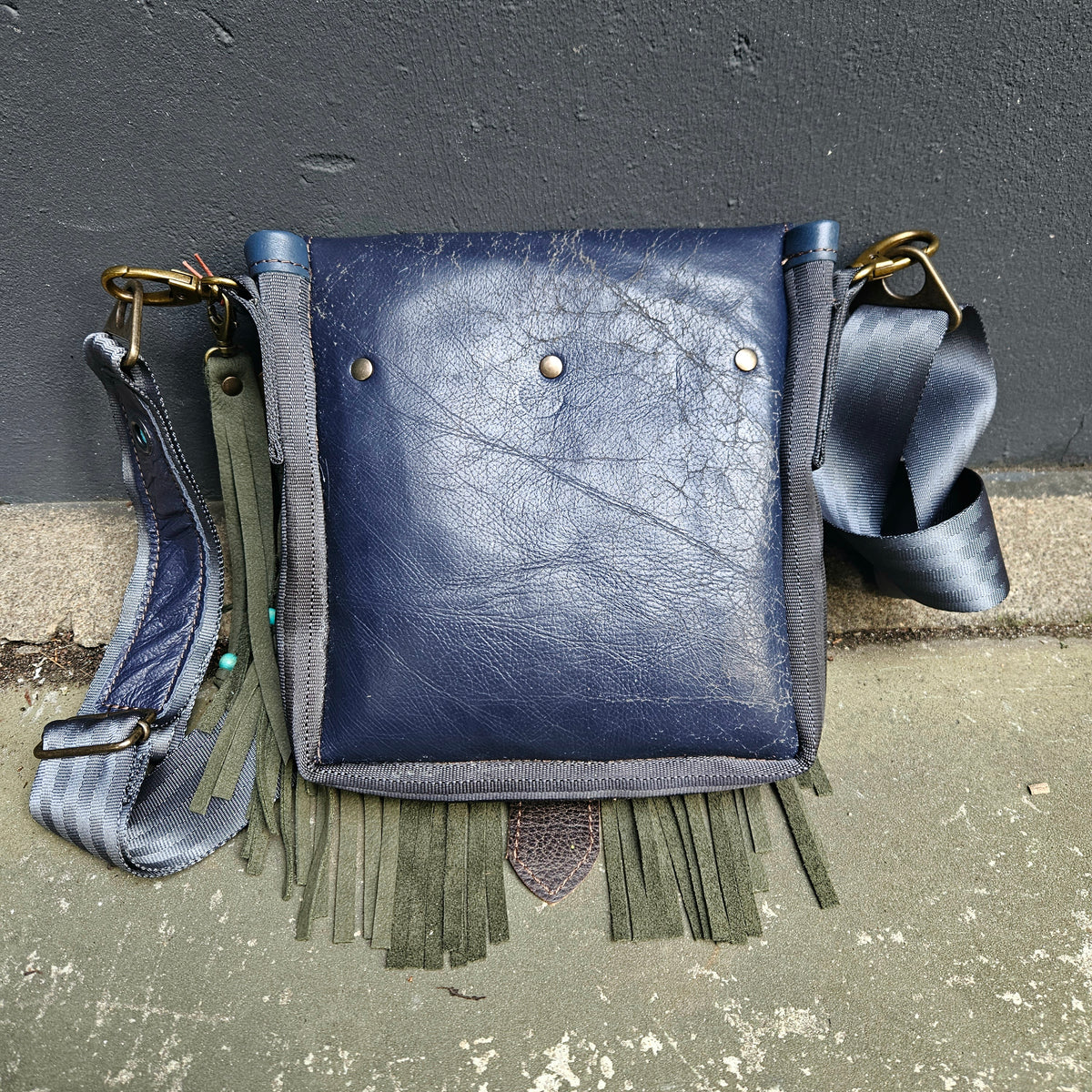 Gordeltas mini blauw groen franje