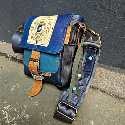 Gordeltas mini blauw aqua
